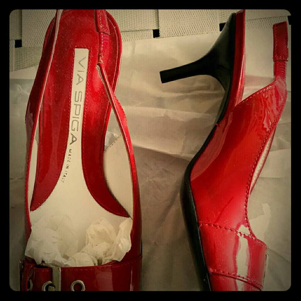 RED VIA SPIGA ITALIAN LEATHER PATENT KITTEN HELL